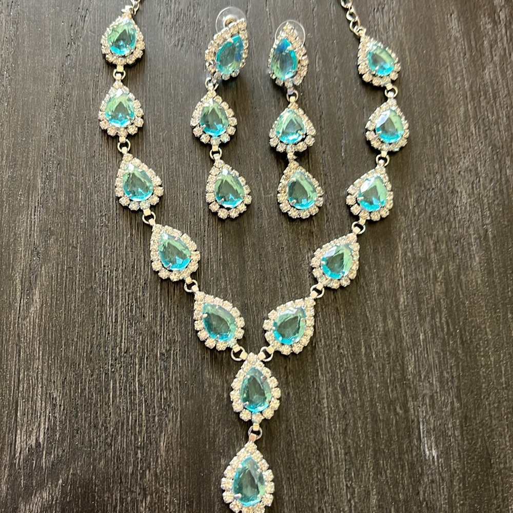 Beautiful blue crystal and white diamond necklace with earrings